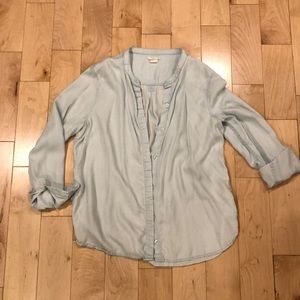 Levi’s Chambray Top size large